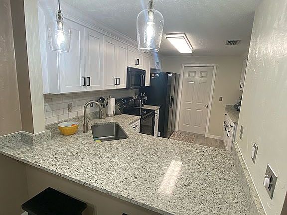 3rd image of 136 Romano St