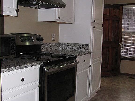 3rd image of 5605 Westbury Ct