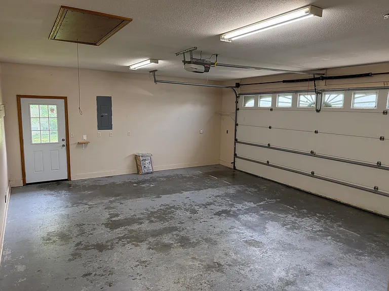 1011 Aaron Dr — Photo 9
