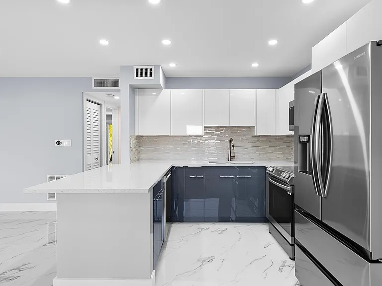 1400 NE 54th St #107 — Photo 9