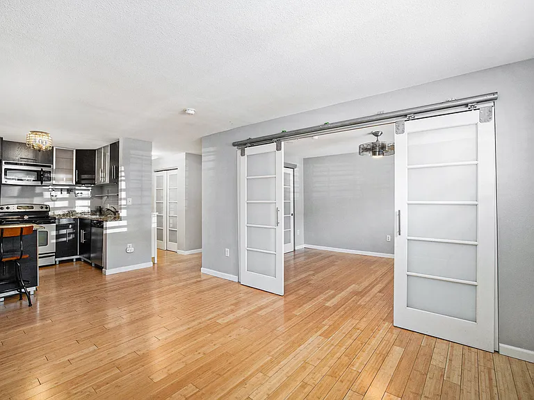 1032 N Clarkson St — Photo 9