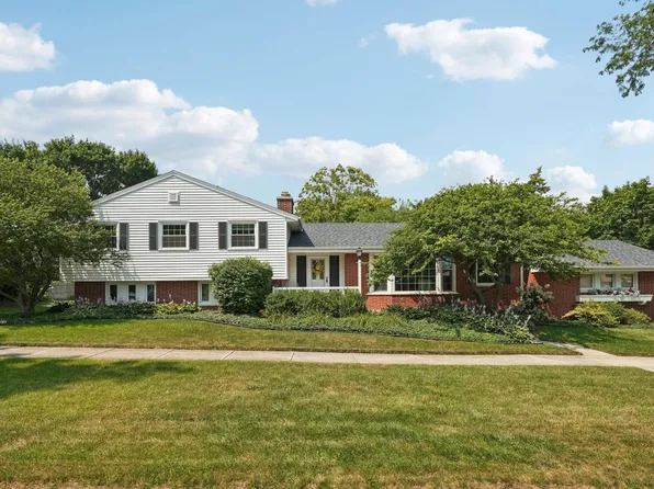 800 Emerson AVENUE, South Milwaukee, WI 53172