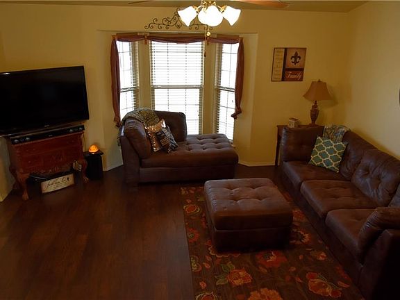 3rd image of 1504 W Debbie Dr