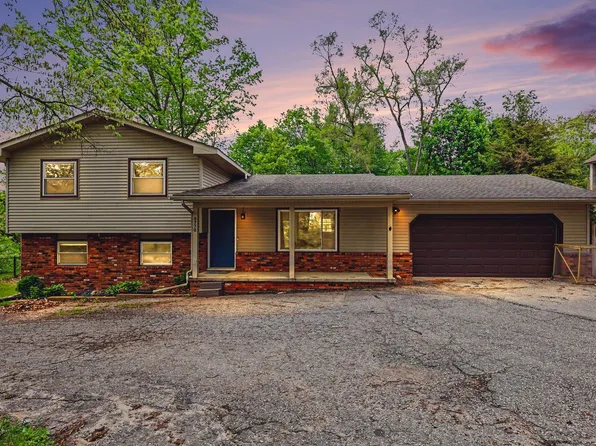 8770 Pettysville Rd, Pinckney, MI 48169