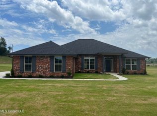 5917 Grove Ln, Horn Lake, MS 38637