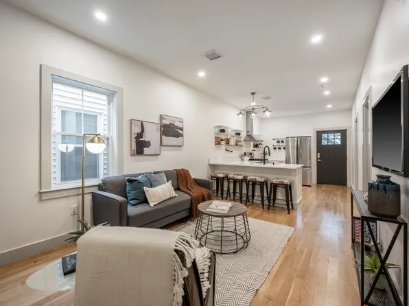 43 Wordsworth St Floor 2, Boston, MA 02128