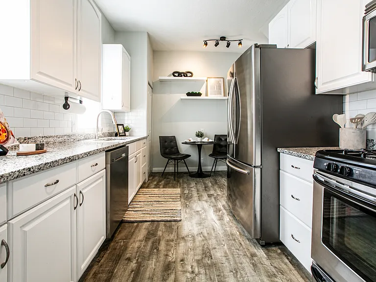 Kitchen: gas range!