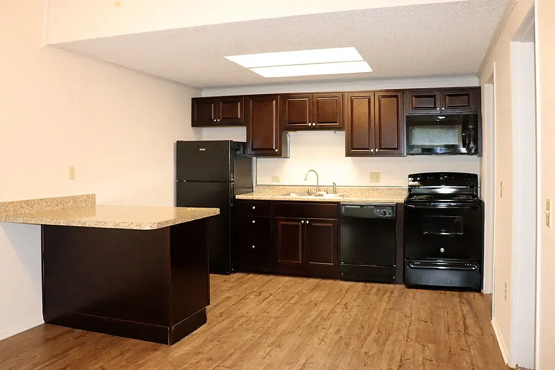 Sunset Ridge Apartments — Photo 2