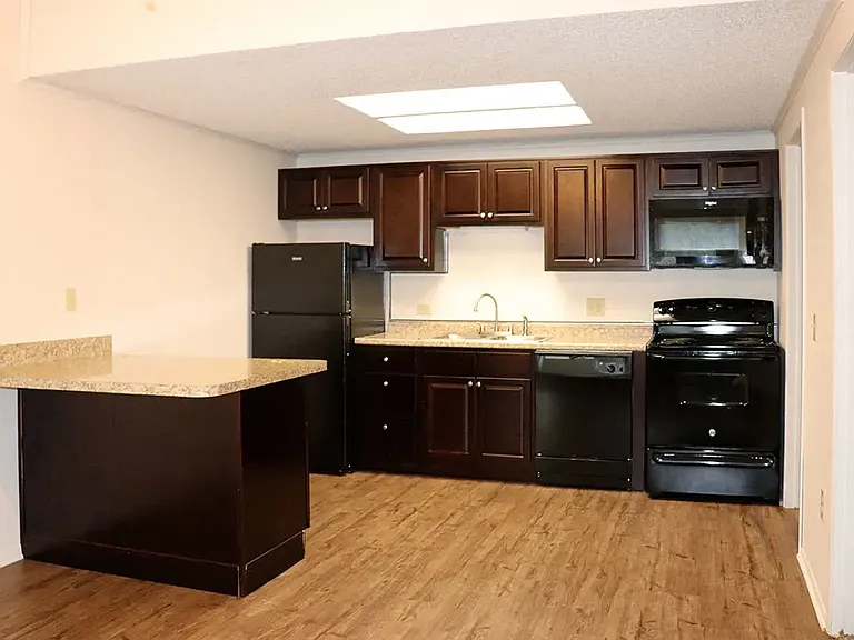 Sunset Ridge Apartments — Photo 2