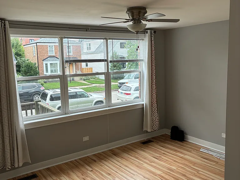 5733 W Grover St #1F — Photo 11