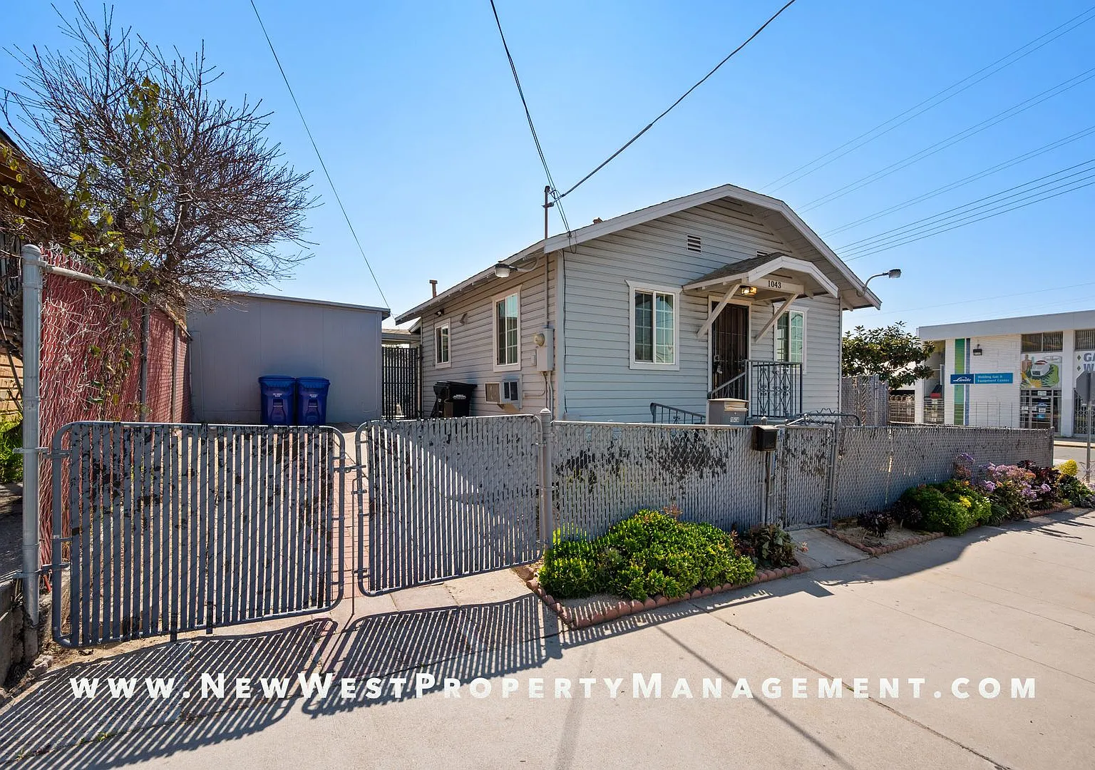 Charming Barrio Logan 2 Bedroom, Available Now! — Photo 4