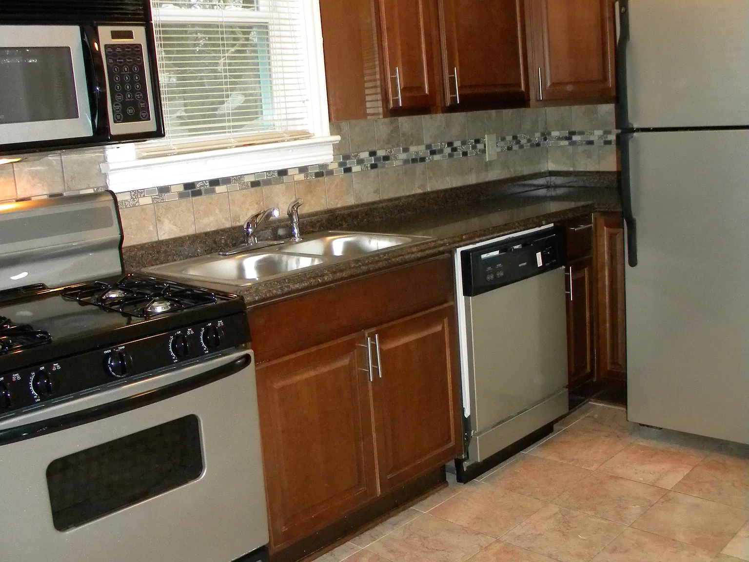 3 bed, $1,750 — Photo 2