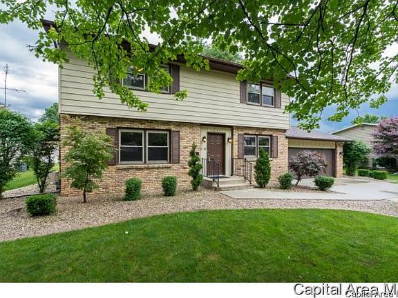 3rd image of 1047 Woodbine Cir E