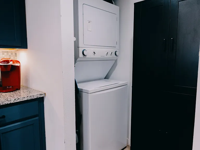 721 Caribbean Dr — Photo 6