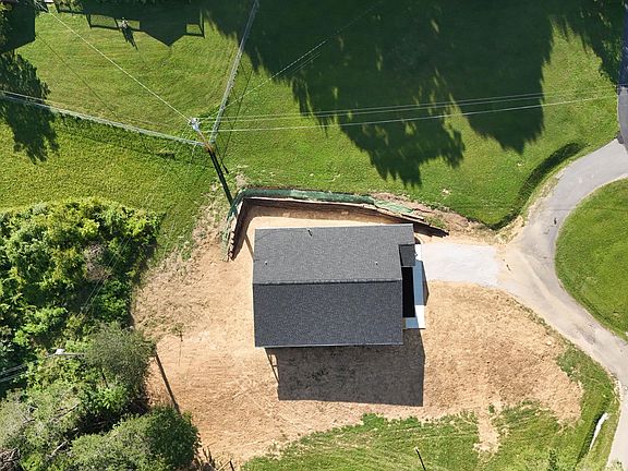 5th image of 125 Canada Dr