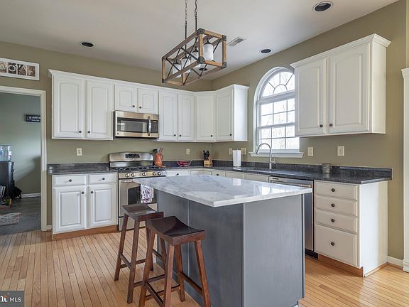 5th image of 21 White Woods Ln