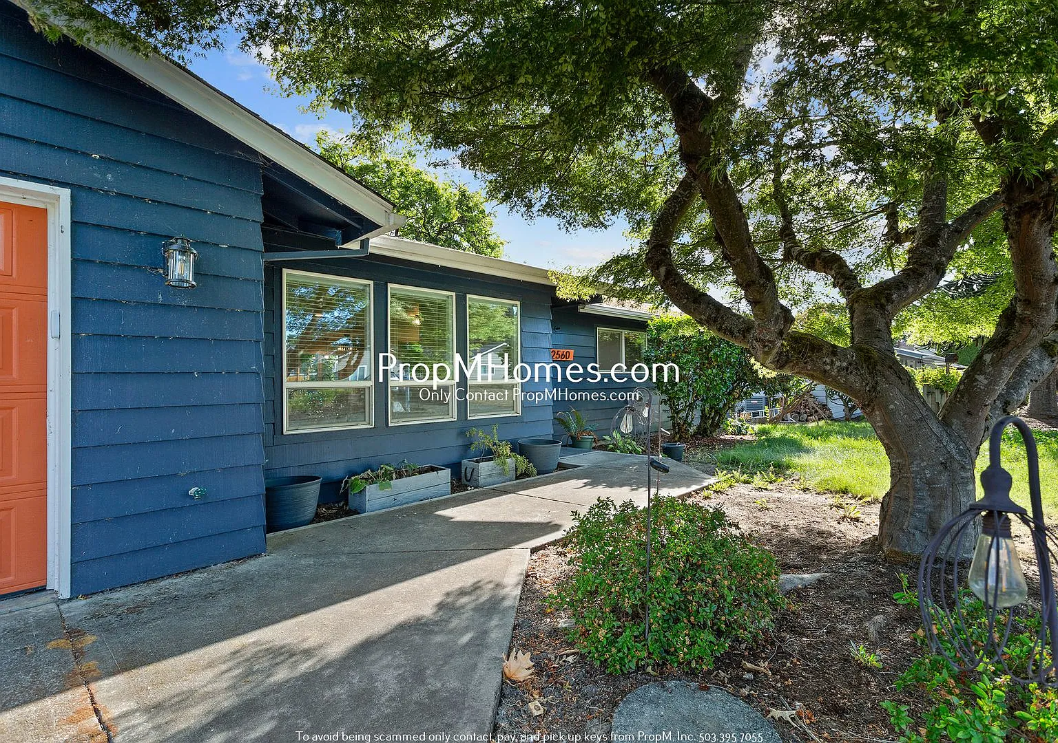 Updated Three Bedroom Home in Hillsboro w/ Sunroom! — Photo 4