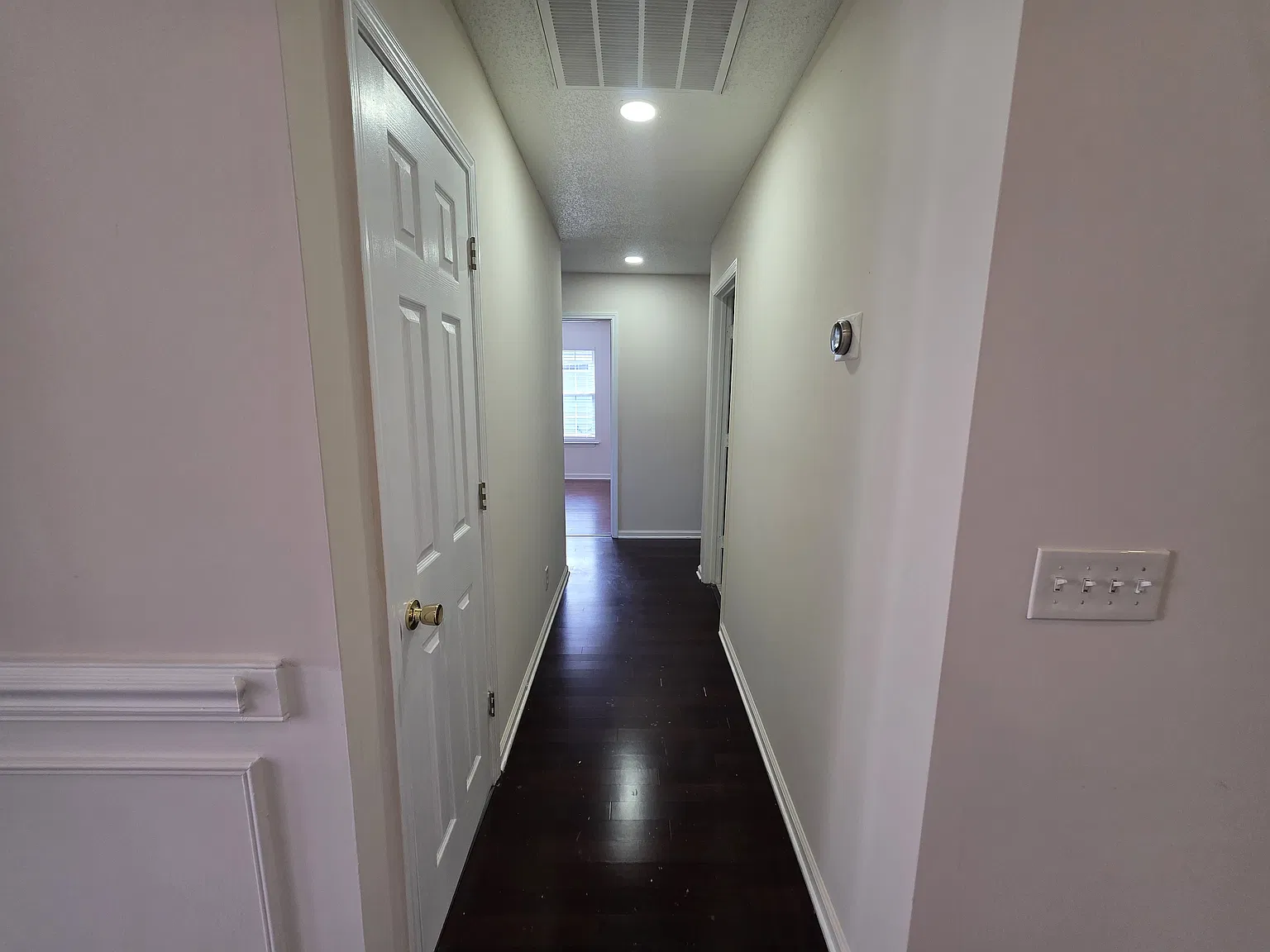 4 bed, 2251 sqft, $2,400 — Photo 4