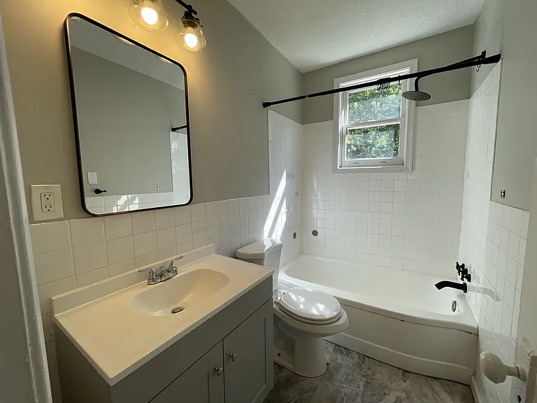 811 McCausland St — Photo 9