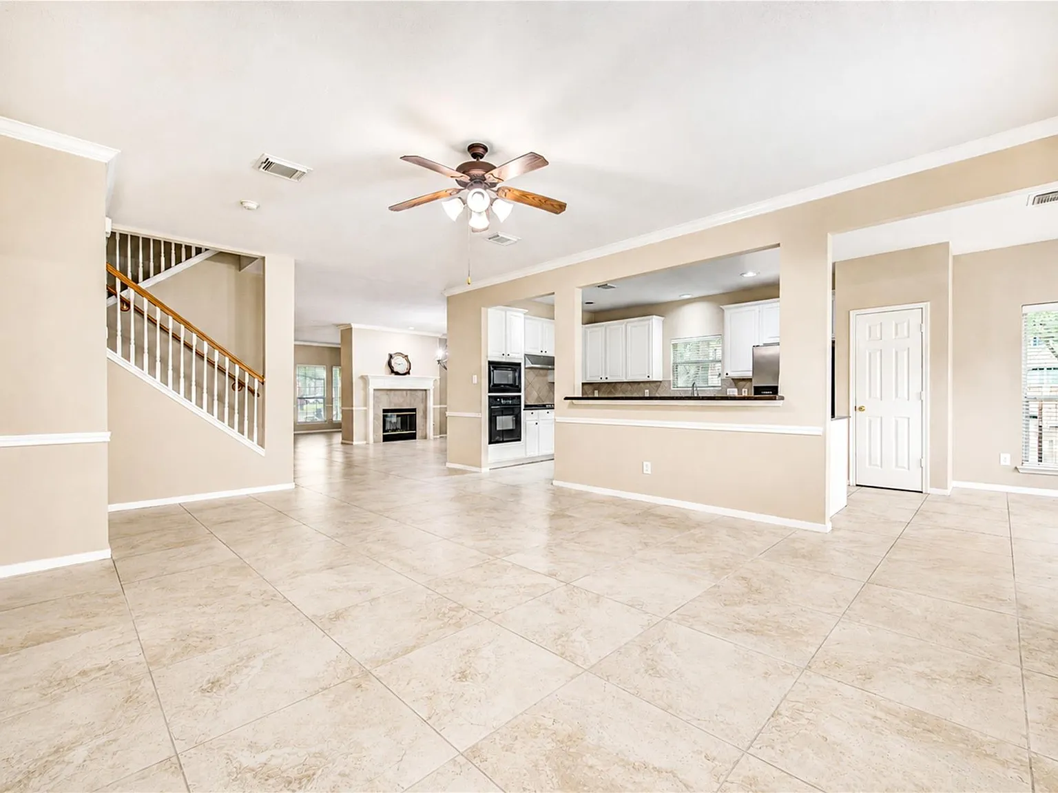 4 bed, 2.5 bath, 3064 sqft, $2,800 — Photo 4