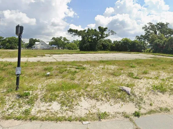 802 Beach Dr, Gulfport, MS 39507