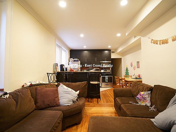 2nd image of 73 Thatcher St #1101