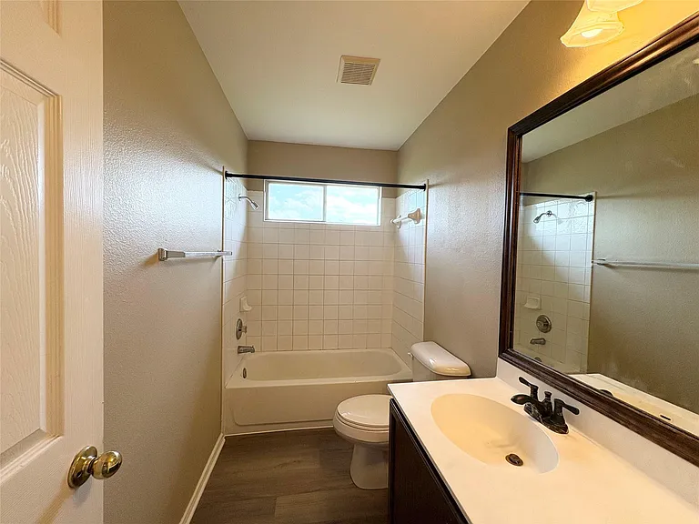 800 Bull Creek Pkwy — Photo 24
