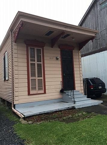 1st image of 1217 Dante St