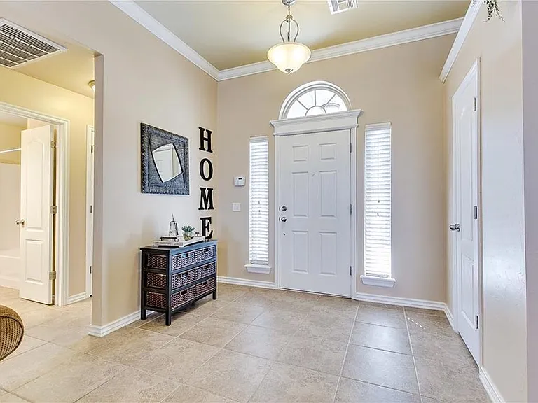 9012 Crooked Creek Ln — Photo 3