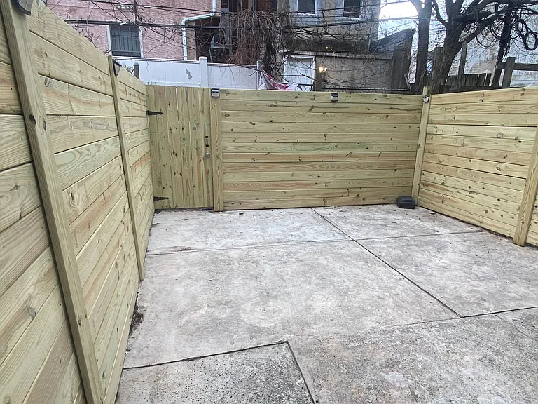 1730 Monument St — Photo 32