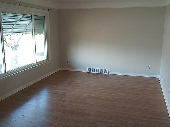 3rd image of 25640 Rose St
