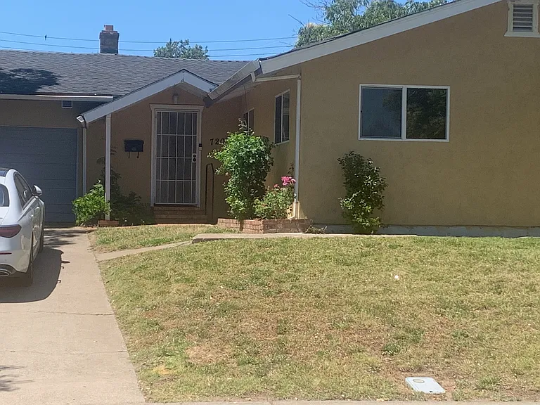 7205 Rollingwood Blvd — Photo 2