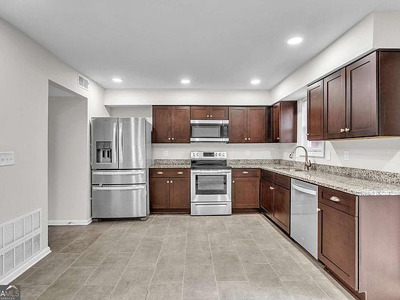 3rd image of 3243 Abbeywood Dr