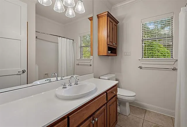 409 Claymont Ct — Photo 8