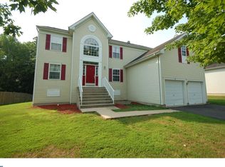 4 Fairmont Dr, Columbus, NJ 08022