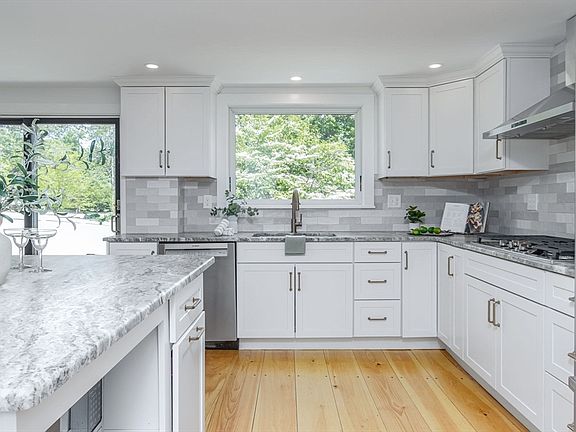 3rd image of 96 Hollis St