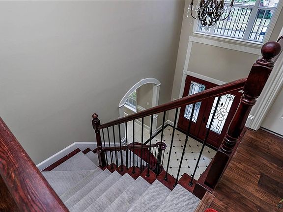 5th image of 2102 Woodlands Dr