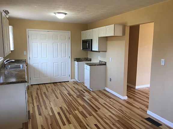 3rd image of 454 Faye Dr