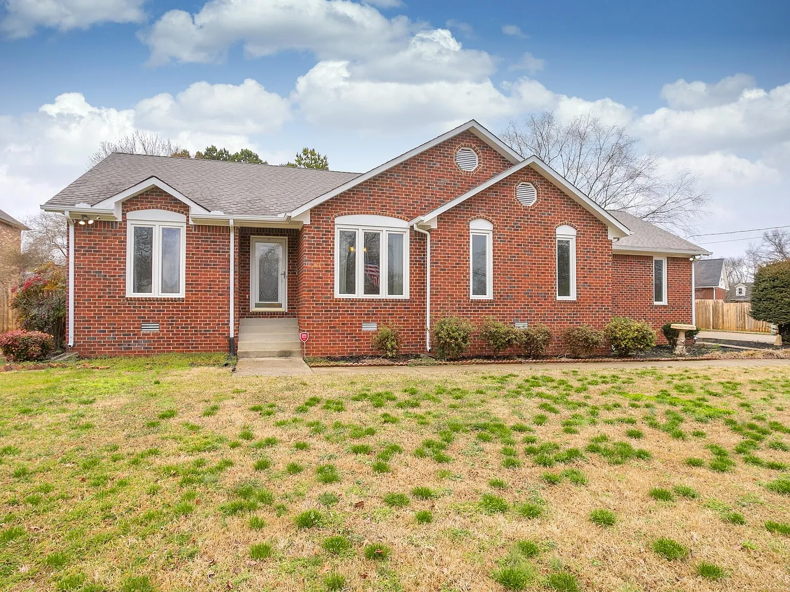 3 bed, 1627 sqft, $1,900 — Photo 1