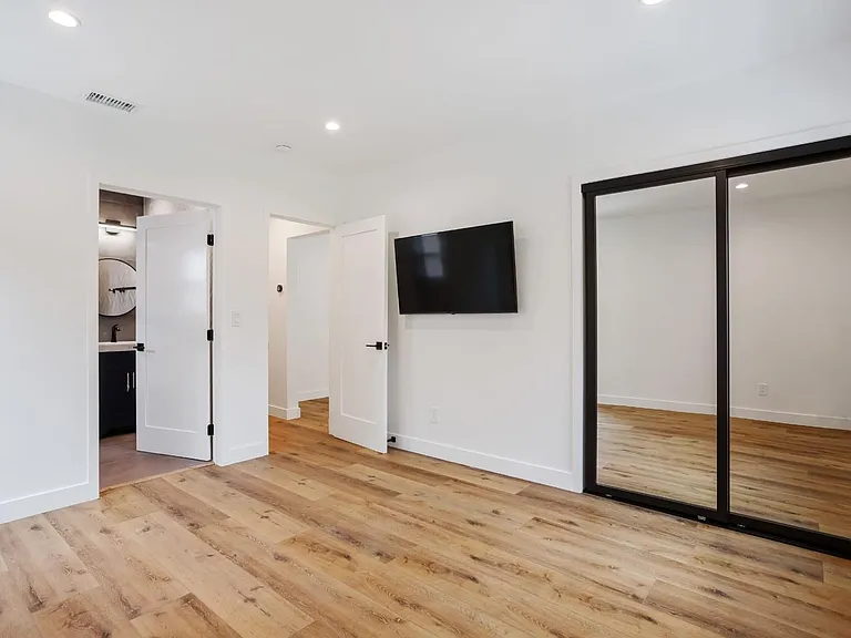 6942 Wystone Ave — Photo 13