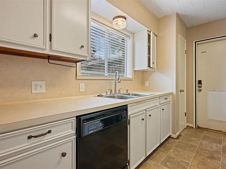 3808 Avenue O — Photo 21