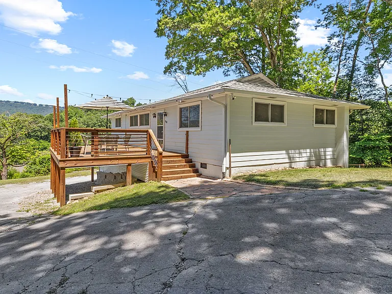 969 Henderson Ave — Photo 1