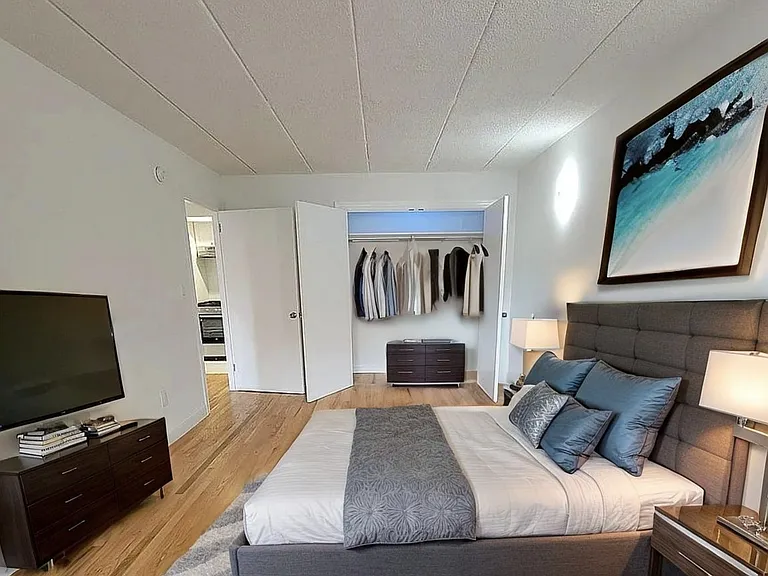 14351 Roosevelt Ave #12E — Photo 6