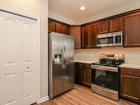 4th image of 258 Stoney Brook Dr