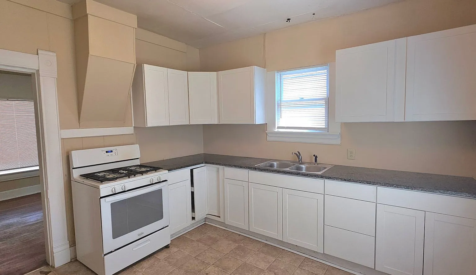 Recently remodeled 1 Bedroom 1 Bathroom home for $695! — Photo 2
