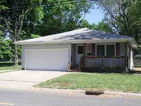 2121 W Heading Ave photo 1