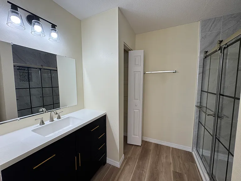 primary ensuite bathroom