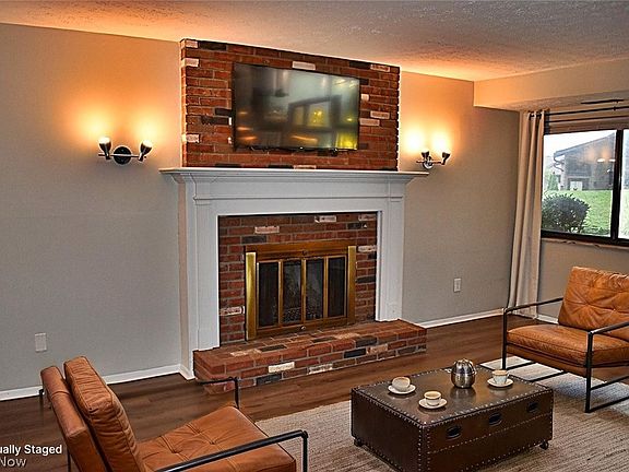 2nd image of 736 Kirkwall Dr