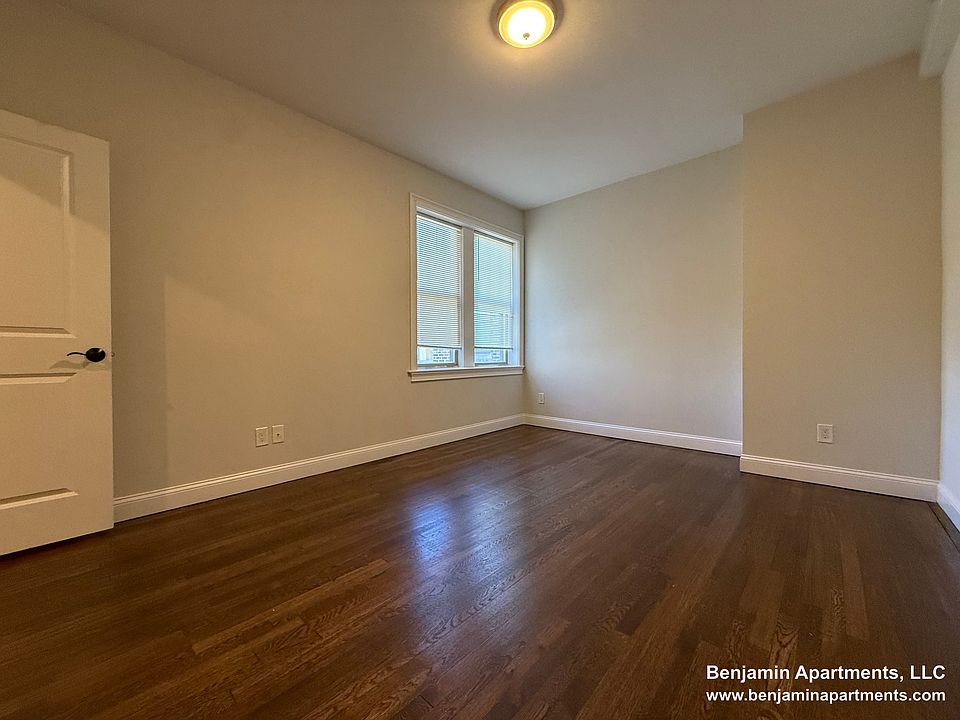 1st image of 2017 Commons Ave #26
