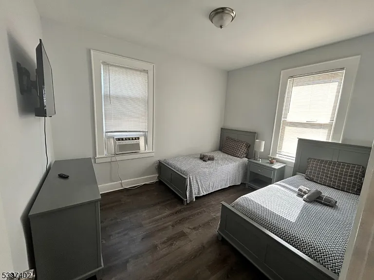 142 Mapes Ave #1-floor 2 — Photo 9